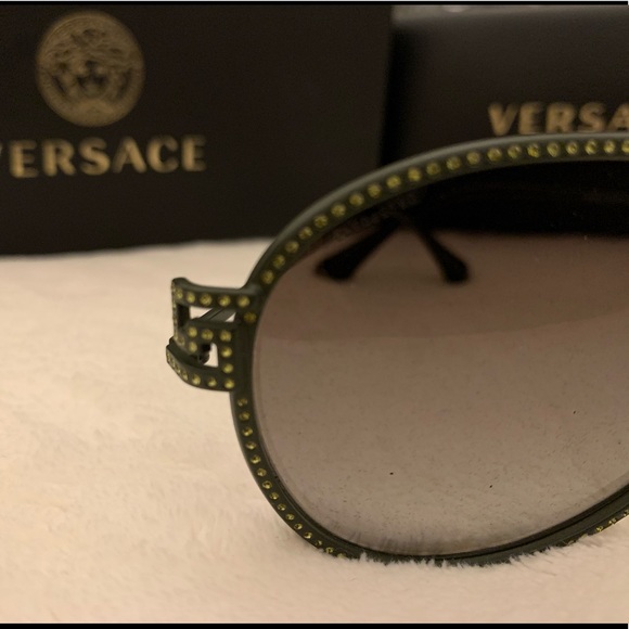 ♥️♥️PRICE DROP !!♥️♥️ Versace aviator sunglasses main image 5
